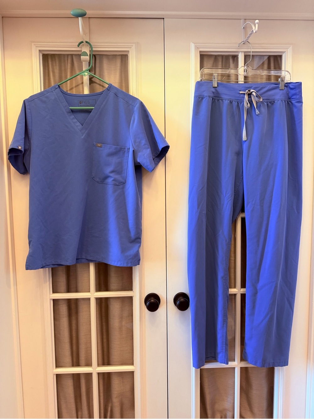 LARGE Women’s Ceil Blue Scrub Set w/ TALL Livingston High-Rise Pants EUC